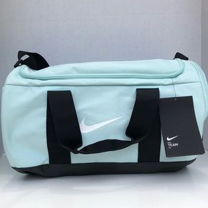 green nike gym bag